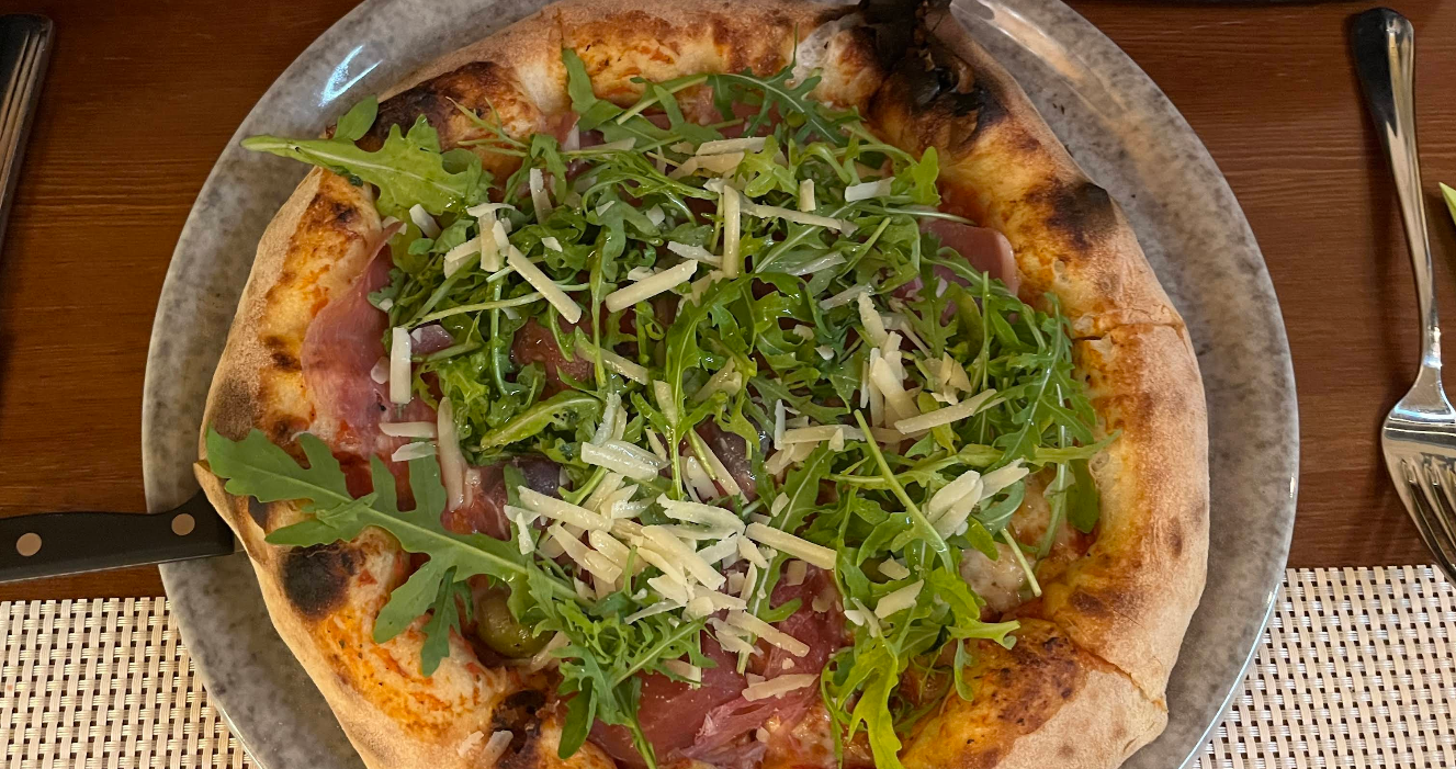 Pizza Margherita aus dem Steinofen